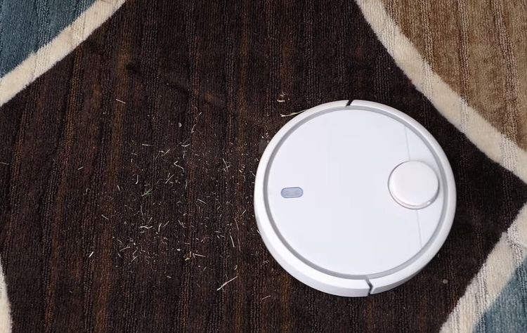 Xiaomi Mi Robot Vacuum si poradí i s nečistotami na koberci