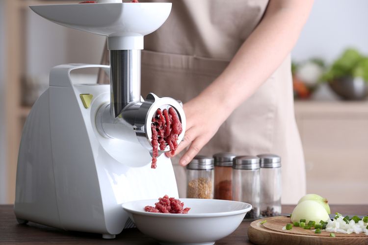 Nejlepší mlýnek na maso je elektrický. Recenze chválí Bosch i Tefal