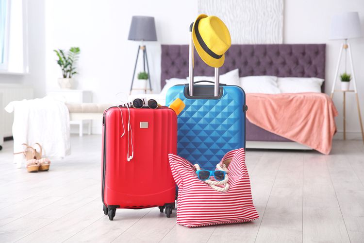 Nejlepší cestovní kufr – malý, velký, látkový, skořepinový. Jak vybrat odolný kufr do letadla?