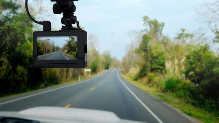Jak namontovat kameru do auta: montáž/zapojení couvací a přední kamery