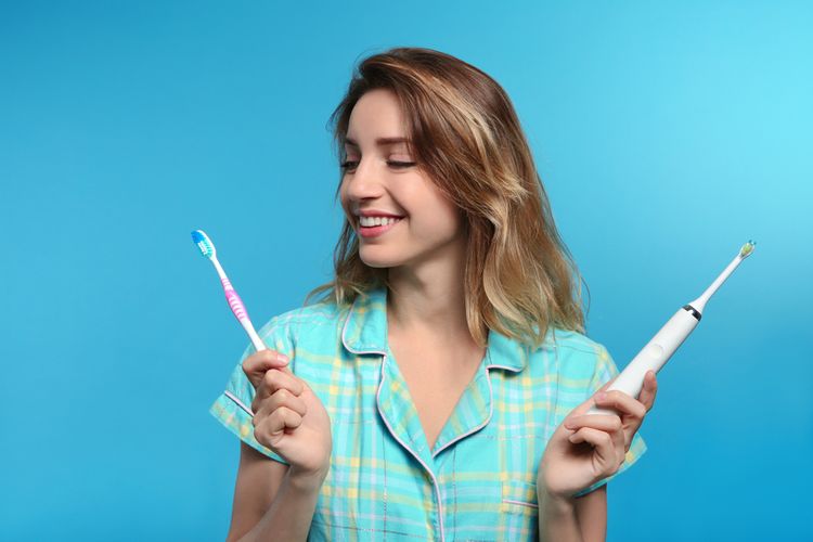 Klasické vs elektrické zubní kartáčky: Je elektrický zubní kartáček lepší než klasický?