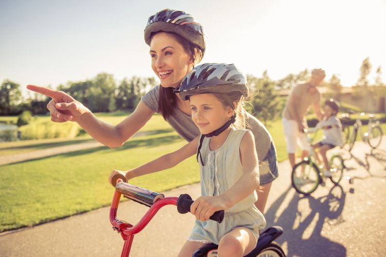 Cyklistická přilba pro dítě a dospělého