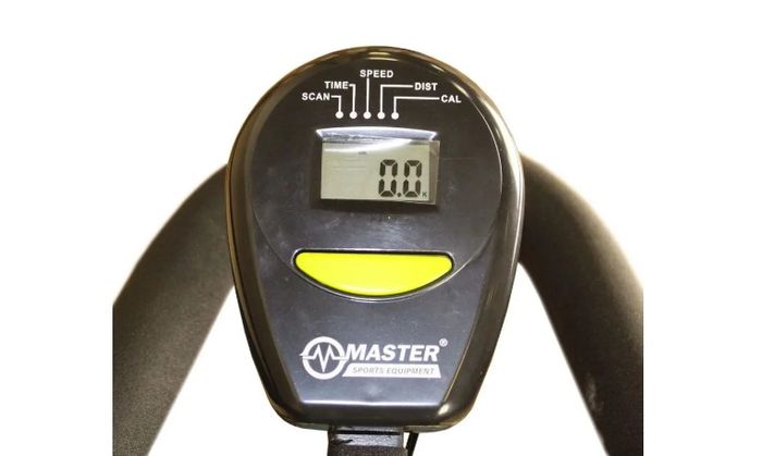Cyklotrenažér Master X-14 je vybaven počítačem