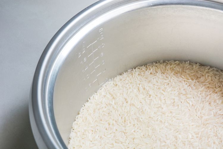 Příprava jasmínové rýže v rýžovaru