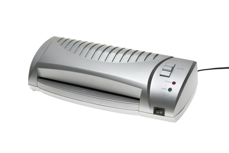 Stříbrný laminátor pro domácí použití