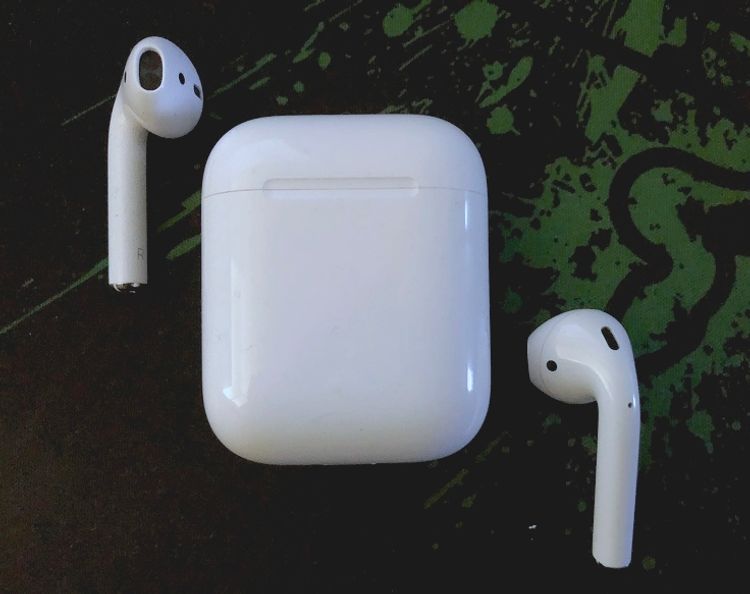 Sluchátka Apple AirPods