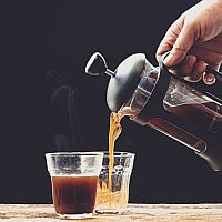 Způsoby přípravy kávy a čaje ve french press kávovaru – vhodná káva, čaj, cena