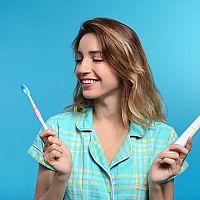 Klasické vs elektrické zubní kartáčky: Je elektrický zubní kartáček lepší než klasický?