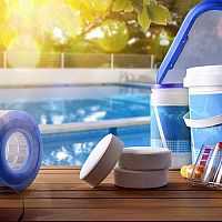 Mléčná, tvrdá nebo zelená voda v bazénu? Péči o bazén nezanedbávejte