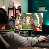 Jaké vybavení pro hráče videoher? Herní stůl, herní křeslo/židle, počítač, klávesnice, konzole a brýle